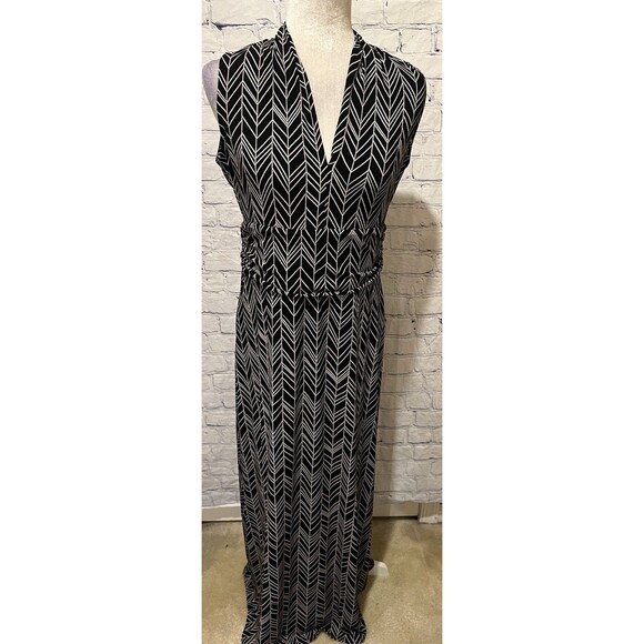 Vince Camuto Black & White Rouched Waist Maxi Dress Size Medium - Picture 1 of 9